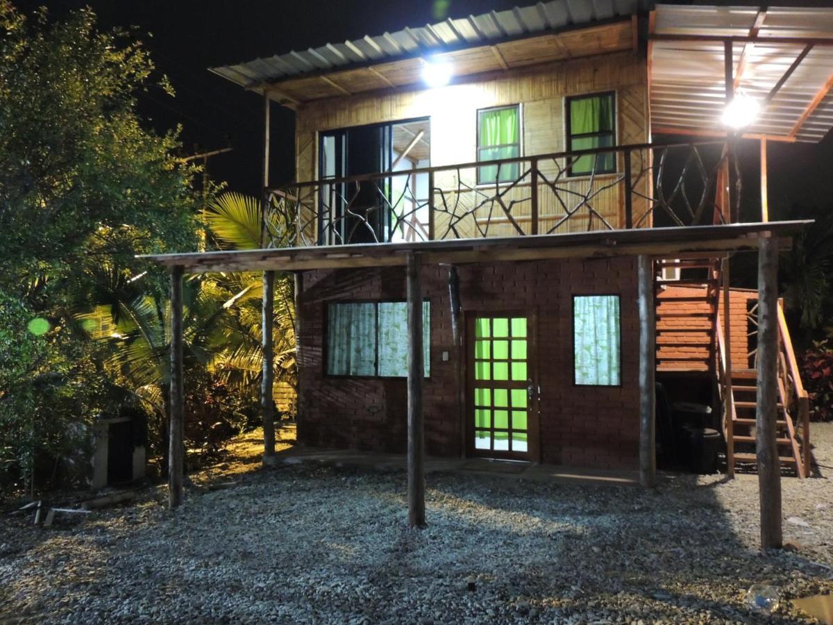 Cayo Ecovillage Puerto Cayo Exterior photo