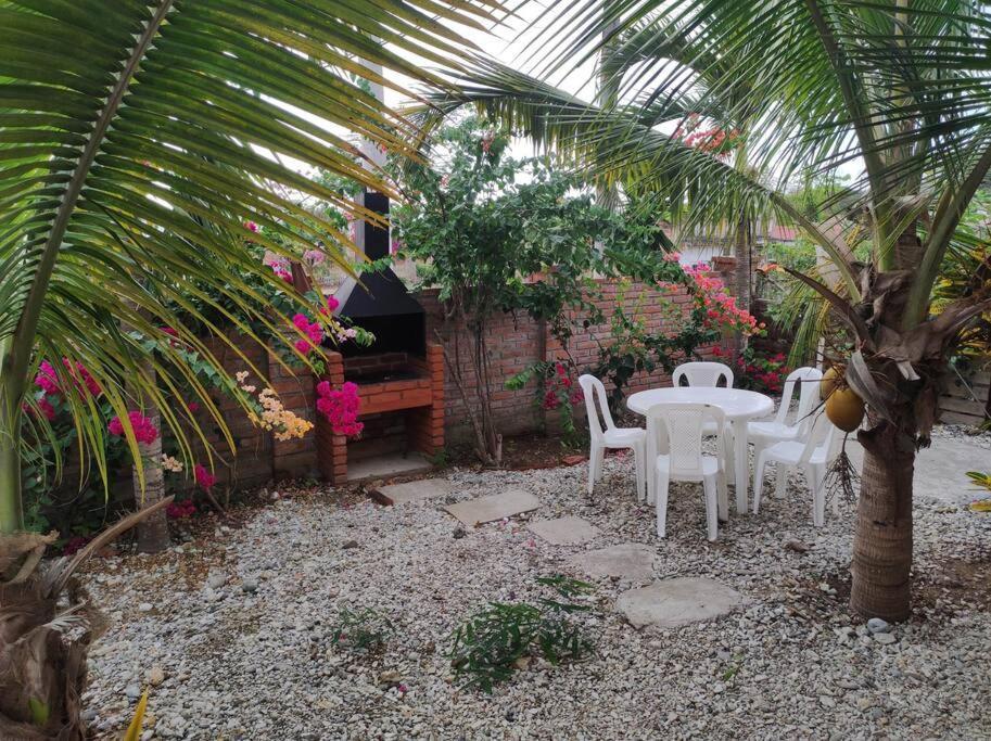 Cayo Ecovillage Puerto Cayo Exterior photo